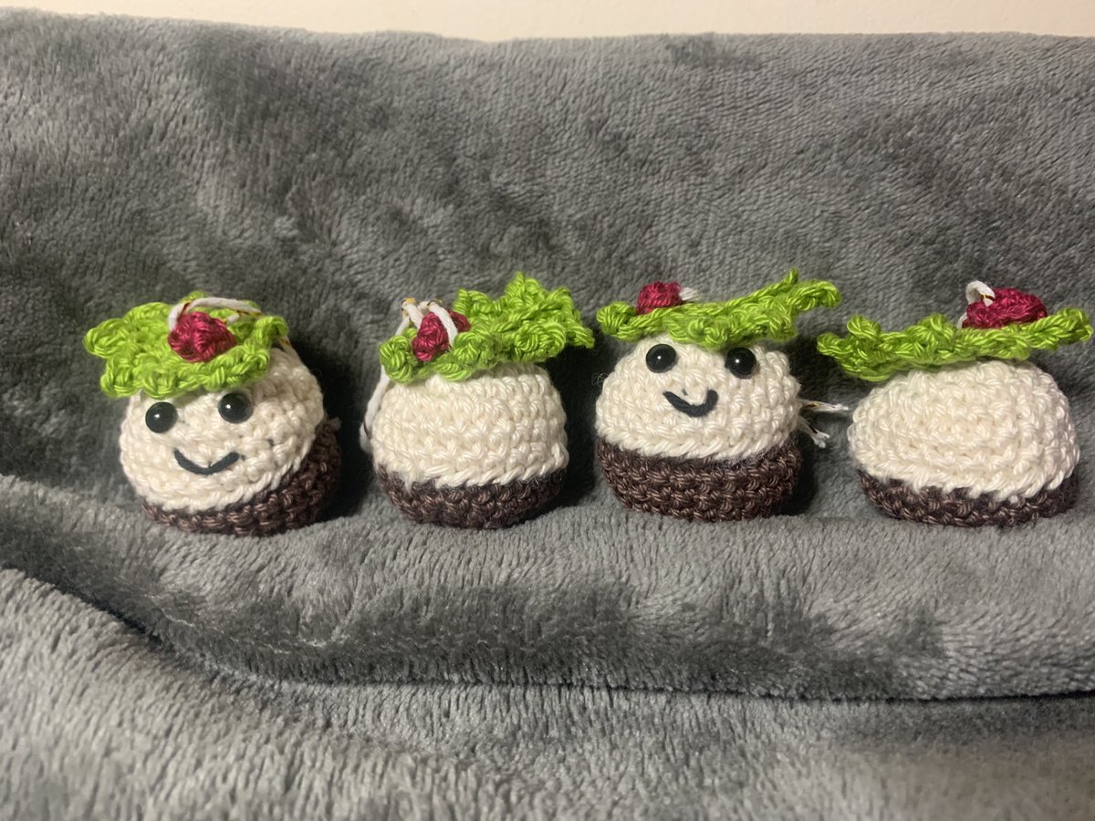 HookedByBex's tweet photo. Check out my Christmas decoration collection! #puddings #snowmen #pigsinblankets #crochet #handmade #shophandmade https://t.co/TOaj53VC87