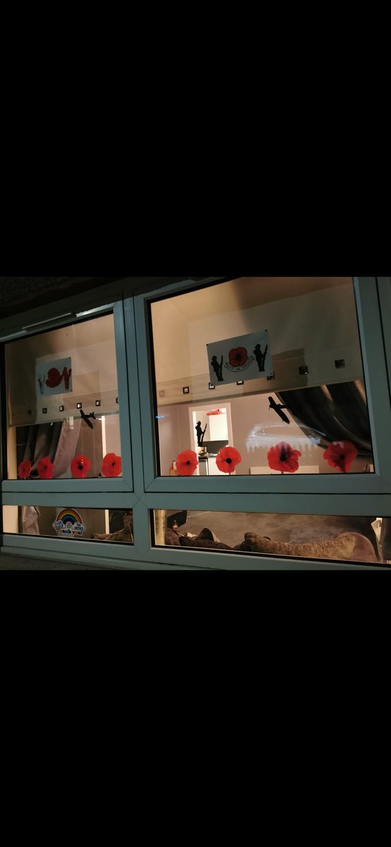 KirkconnelD's tweet photo. Cadets,CFAVs and their families from kirkconnel detachment rememebered the fallen and observed a 2 minutes silence from home today. Thanks to @nikkimoffat and my niece ivy for their wonderful window display. #LestWeForget @MindenPr @JonnyMarshall13 @StuartThomasGr1 @jrew757 https://t.co/YpvvDZkxVa