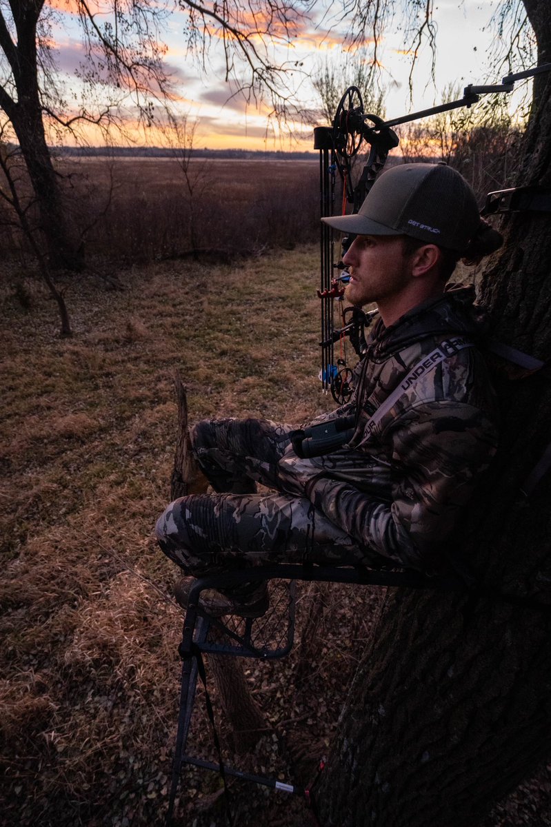 FCFullDraw's tweet photo. Sippin’ on Haderade this week at deer camp. #FullCountFullDraw
#JoshHader @Strkn_outdoors
#whitetail https://t.co/6mvQeUidKN