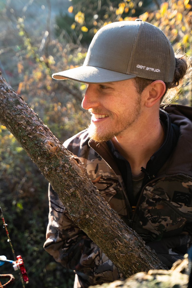 FCFullDraw's tweet photo. Sippin’ on Haderade this week at deer camp. #FullCountFullDraw
#JoshHader @Strkn_outdoors
#whitetail https://t.co/6mvQeUidKN