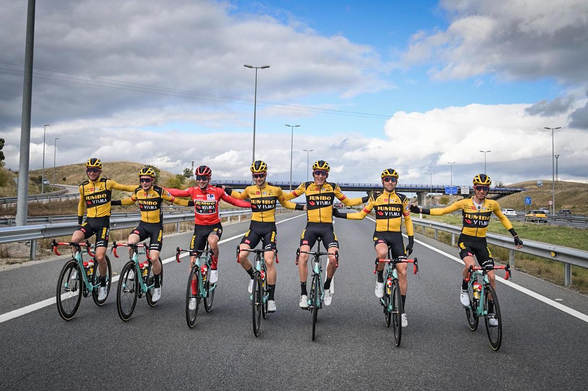 🇪🇦 #LaVuelta20 

Our team. Our red! ❤

#samenwinnen