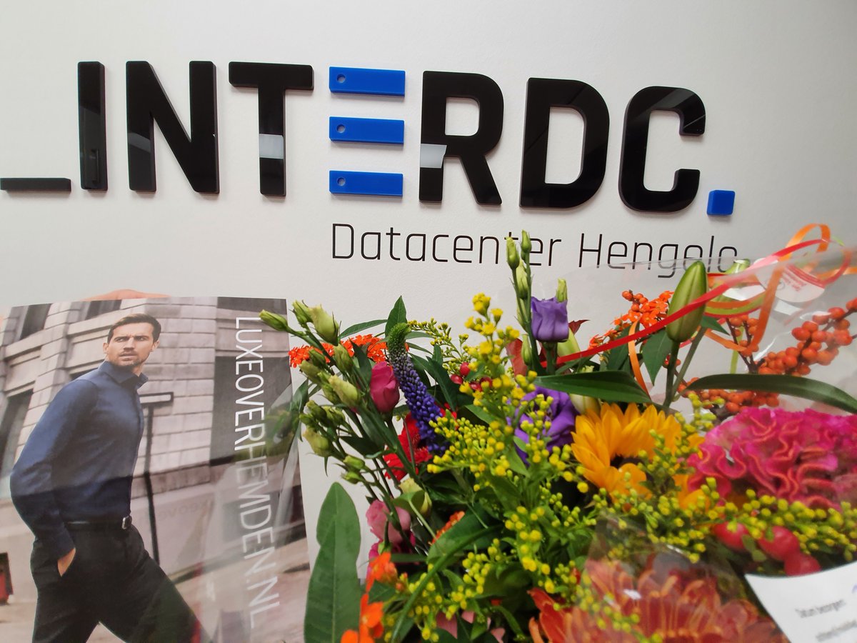 Dankjewel <a href="/Luxeoverhemden/">Luxeoverhemden.nl</a> voor ons welkom heten als mede-Hengeloër! Bedankt voor de bloemen!