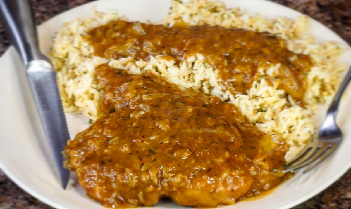 Raymack72's tweet photo. Step-By-Step Guide To Southern Style Smothered Pork Chop Recipe...#Raymackstyle
FULL RECIPE: https://t.co/BztVReltOU https://t.co/PJf77Clfr6
