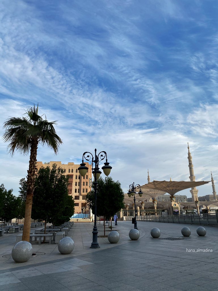 hana_almadina's tweet photo. #امطار_المدينه 
تخطفين القلب وأرضك جفاف شلون لو غيم سماك و أمطرت https://t.co/Fwyg0YrG8a