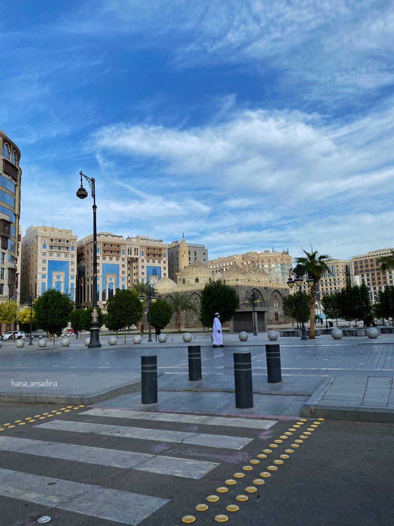 hana_almadina's tweet photo. #امطار_المدينه 
تخطفين القلب وأرضك جفاف شلون لو غيم سماك و أمطرت https://t.co/Fwyg0YrG8a
