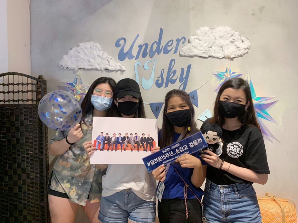 UnderSJSKY's tweet photo. After 3 days, #UnderSJSky has come to an end! ๐ฅณ
Thank you for all for coming down for SJโs 15th anni event!!
It's not an end, it's an and.
No 15, Yes 50!!!!๐๐๐
#์ํผ์ฃผ๋์ด_15์ฃผ๋
_๋ค_์ฃฝ์ฌ
#๋ฌ๋ ค์จ15์ฃผ๋
_์์ก๊ณ ๊ฑธ์๊น
#์ํผ์ฃผ๋์ด #SuperJunior #15thAnniv_WalkTogether https://t.co/5fYqEW19nC