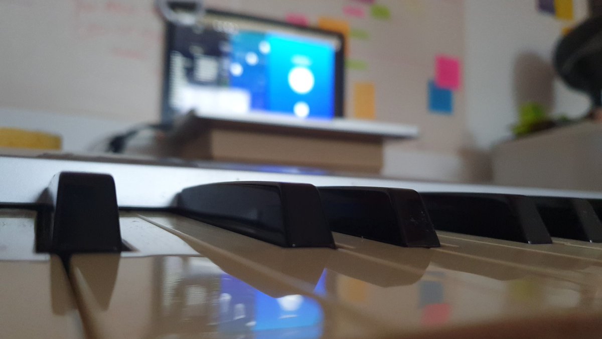 TheNeopink's tweet photo. When you finally get all your music stuff hooked up.. And a friend is giving away a 88key keyboard for a tenner... And you're thankfull for the childhood piano lessons that have stuck (albeit via mild distress 😂) https://t.co/qzcT6EzdKB