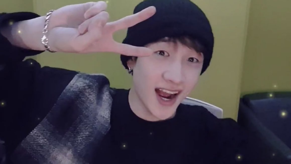 bangchannies's tweet photo. here, have a hug and kiss from bang chan https://t.co/4P5yfCewq2