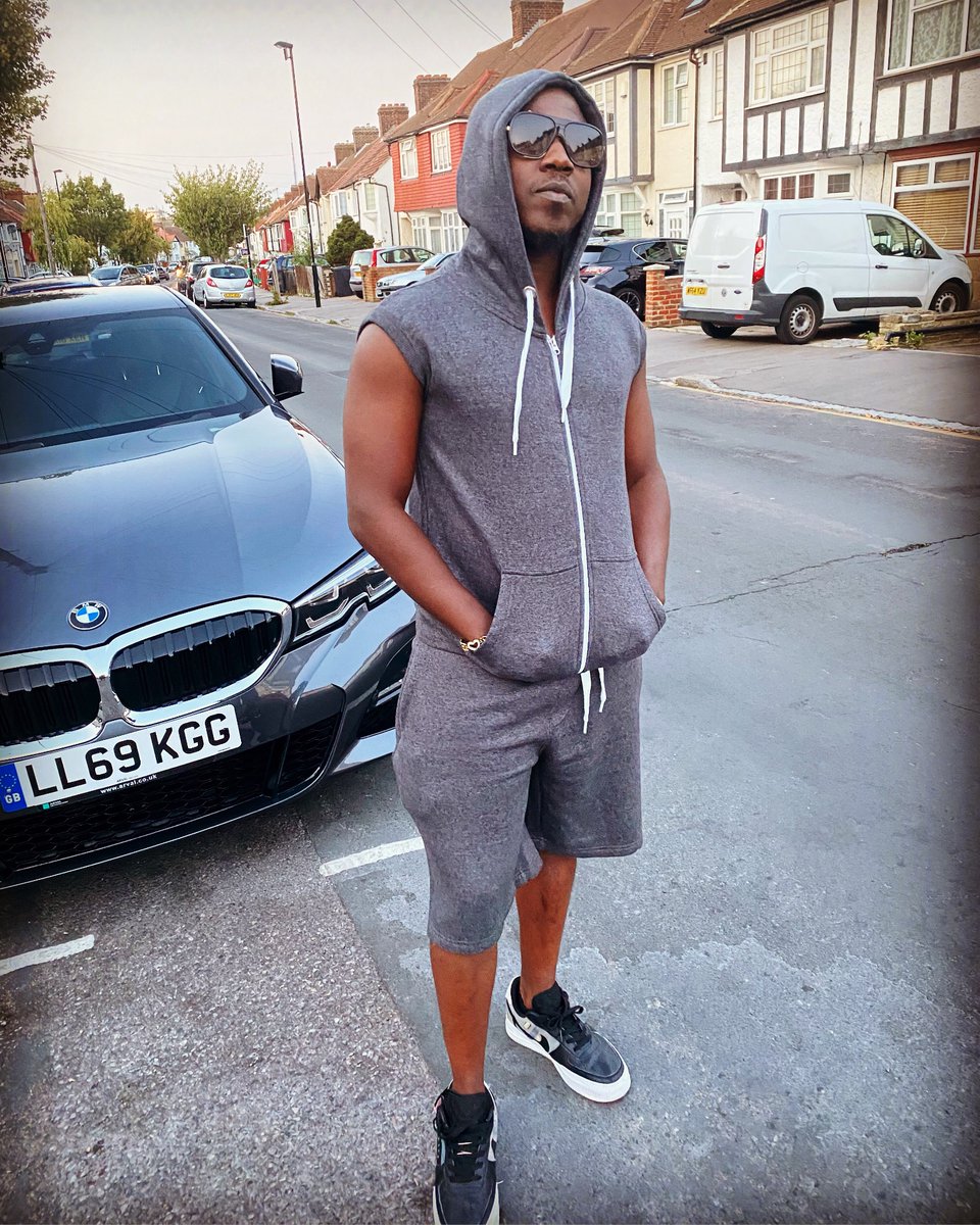 Flowkingstone_'s tweet photo. I was gone for a minute but I’m back
Spinal cord in the game I’m Back
Rolling with my dogs but we don’t Bark
~ #Flowkingpunch #BarimaNeHwan #BraAlbum https://t.co/n3e0P4469m