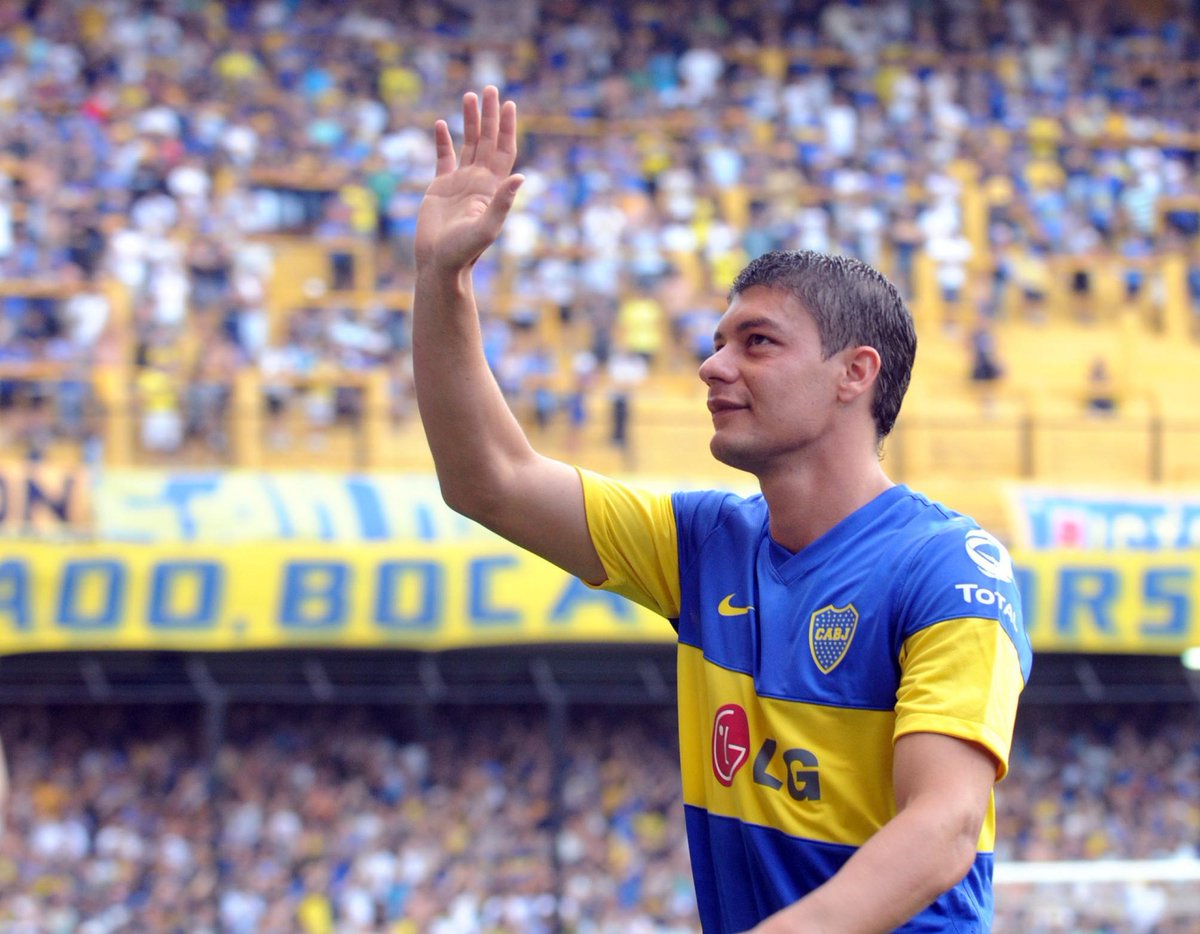 PlanetaBoca's tweet photo. 🎂🥳 ¡Feliz cumpleaños, @sebabattaglia5! 

👉 El jugador con más títulos en la historia de #Boca. https://t.co/BGkVtkpc4o