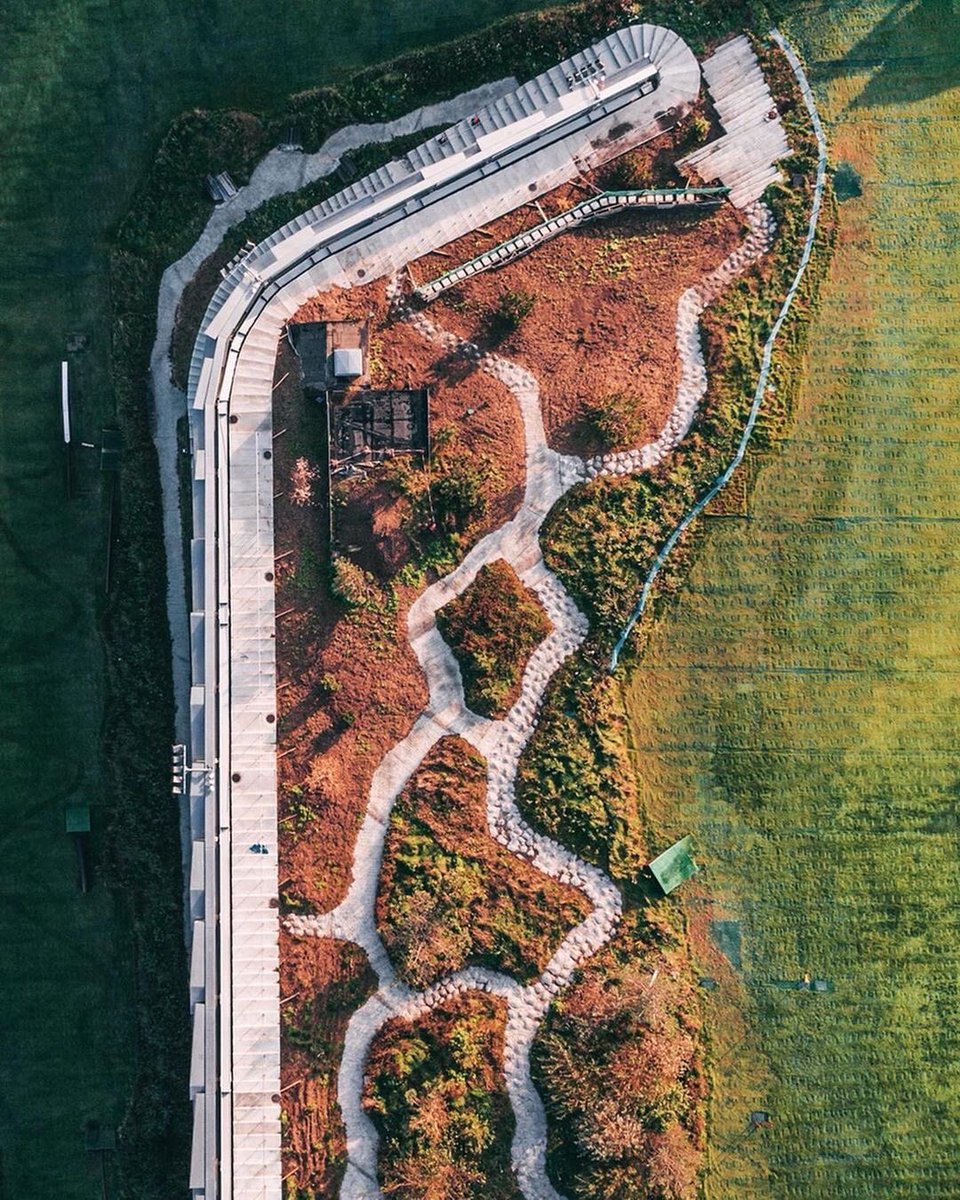 parametricarch's tweet photo. CopenHill: The Iconic Waste-to-Energy Plant by Bjarke Ingels Group in #Copenhagen #Denmark. Photos by: Astrid Maria

#bigbuildings #bjarkeingelsgroup #architecturephotography #design #parametric #bjarkeingels #parametricarchitecture #parametricdesign #architecture #architect https://t.co/kJHJsltLWX