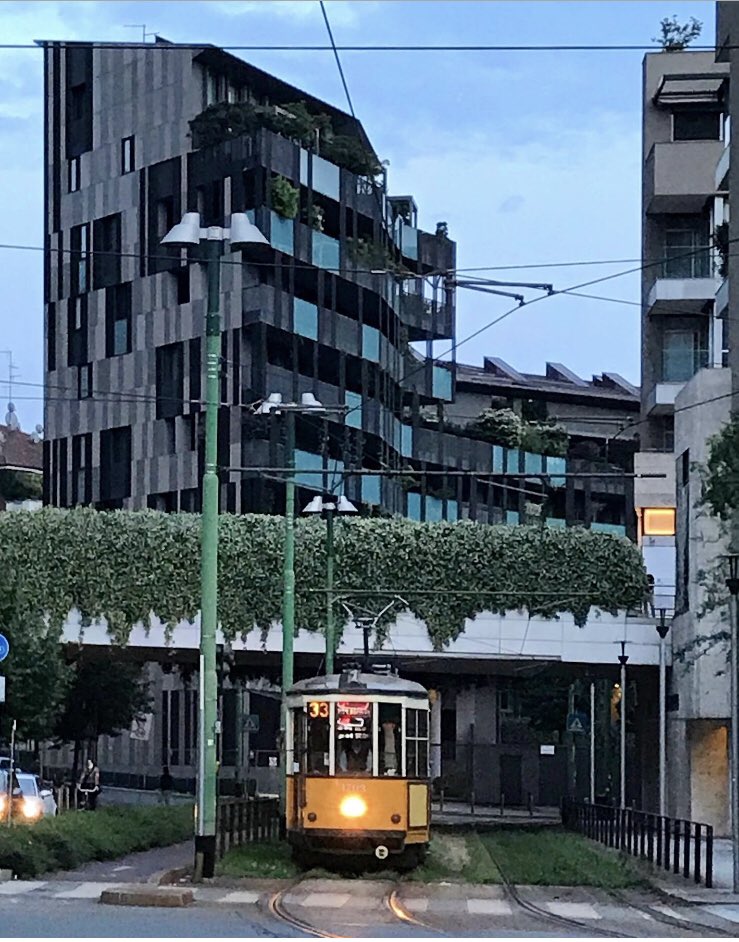 Oggi #milanoin compie 11 anni - un blogpost per brindare insieme da lontano m.facebook.com/197312068675/p… 
#Milano