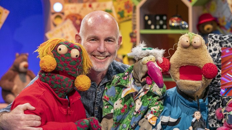 RTEOne's tweet photo. #TheDen 

How it started:                                    How it's going: https://t.co/kxu7fT5DK8