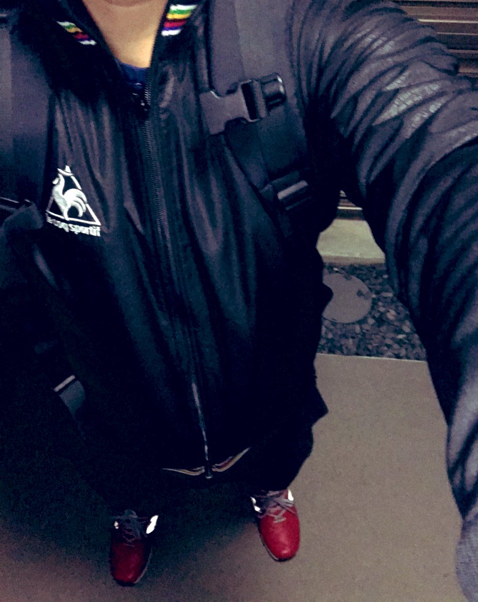 pakusako's tweet photo. 今日もモヤモヤ天気で結局静養…
今年の遠出は諦めてる。
筋トレランチャリでへとへと。
腰に響かないようにストレッチ…
最後はおまけ。スエードケアします。
#ニューバランス
#newbalance
#M576RED
#ルコック
#lecoqsportif
#ノースフェイス
#thenorthface
#マウンテンスミス
#mountainsmith https://t.co/0XHuhMjvpH