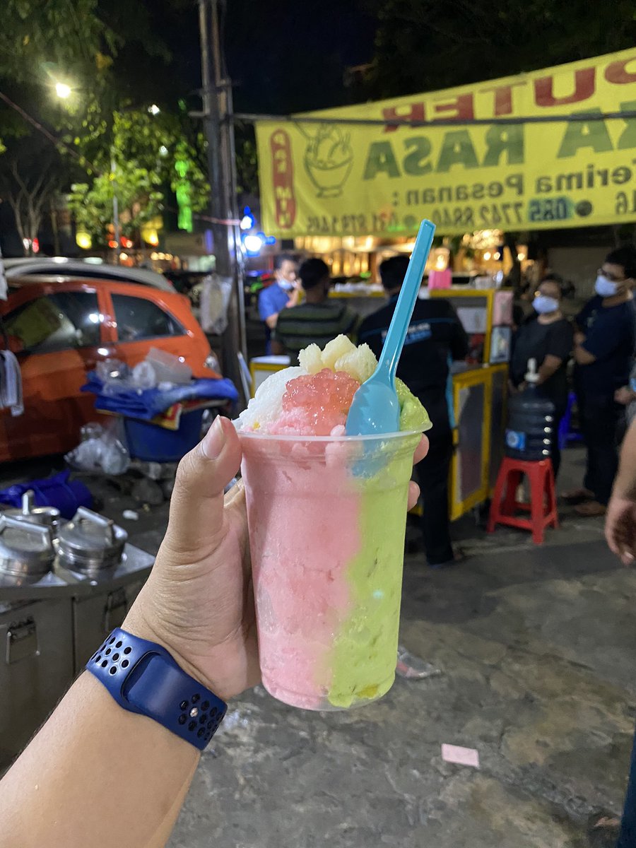 dewahoya's tweet photo. Mau review es puter terbaik se-Surabaya, tar gue buatin tik-toknya. Enak dan murah bingit dong ❤️ https://t.co/xmyygjl3Lc