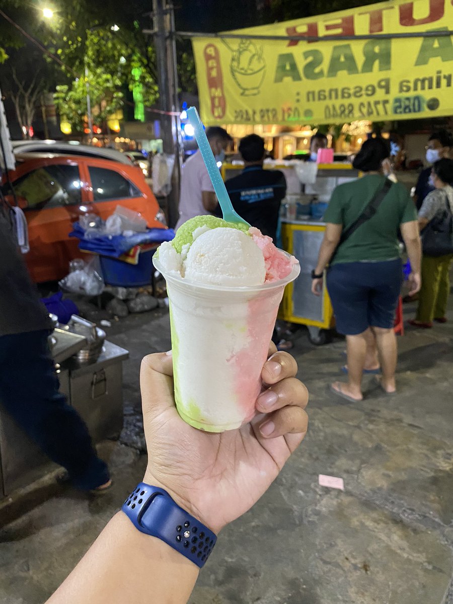 dewahoya's tweet photo. Mau review es puter terbaik se-Surabaya, tar gue buatin tik-toknya. Enak dan murah bingit dong ❤️ https://t.co/xmyygjl3Lc