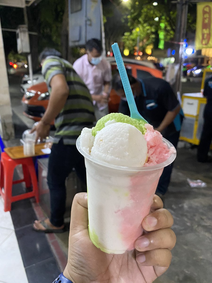 dewahoya's tweet photo. Mau review es puter terbaik se-Surabaya, tar gue buatin tik-toknya. Enak dan murah bingit dong ❤️ https://t.co/xmyygjl3Lc