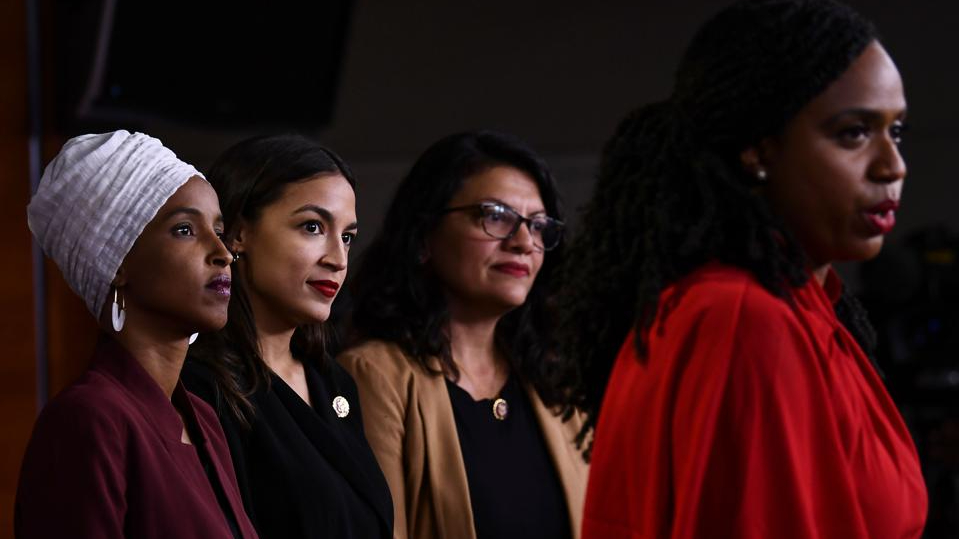 Forbes's tweet photo. A record number of women will serve in the next Congress https://t.co/EIuJ0bfahw by @ElanaLyn https://t.co/Nmym2P1QNx