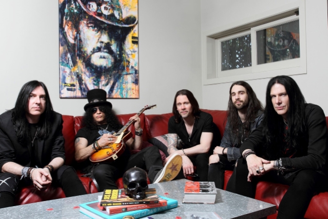 BLABBERMOUTHNET's tweet photo. SLASH FEATURING MYLES KENNEDY AND THE CONSPIRATORS Are Working On New Material https://t.co/YWIqBV74IU https://t.co/OtQda24vDU