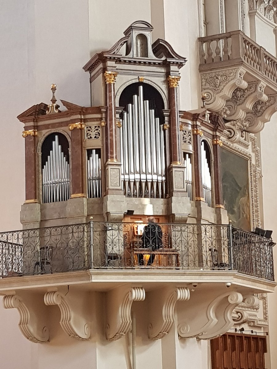 UlrikeTanzer2's tweet photo. Sonntag in #Salzburg - Heribert Metzger an einer der fünf #Orgeln im #Dom, #Hellbrunn, #HellbrunnerAllee https://t.co/ILwWRsiu8T
