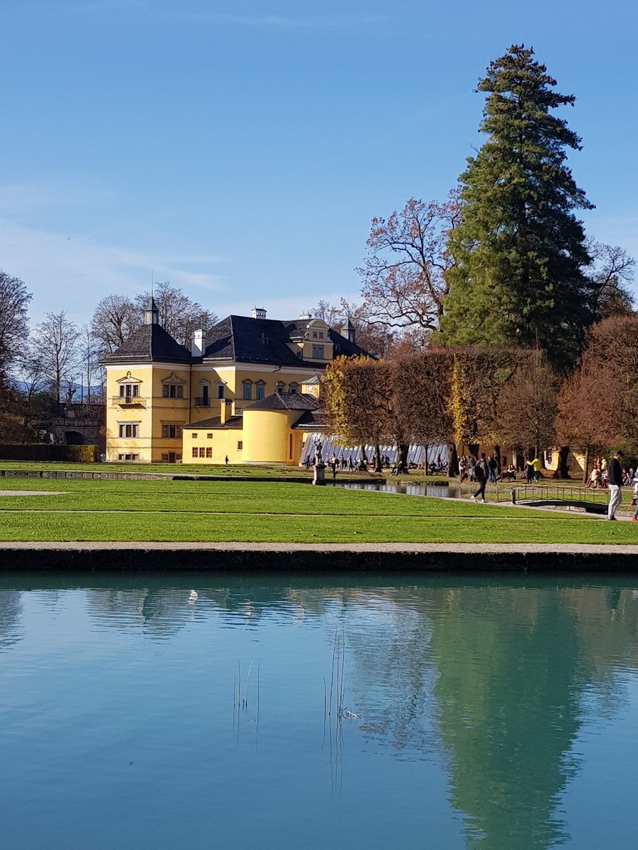 UlrikeTanzer2's tweet photo. Sonntag in #Salzburg - Heribert Metzger an einer der fünf #Orgeln im #Dom, #Hellbrunn, #HellbrunnerAllee https://t.co/ILwWRsiu8T