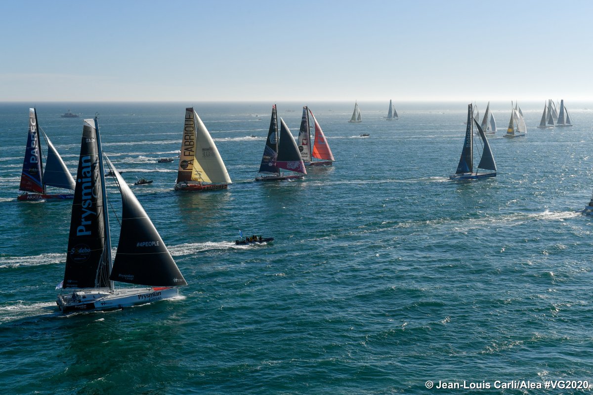 volodia's tweet photo. Bon et beau départ !
#VG2020 
© Jean-Louis Carli/Alea
© Yvan Zedda/Alea https://t.co/JRStKlggiI
