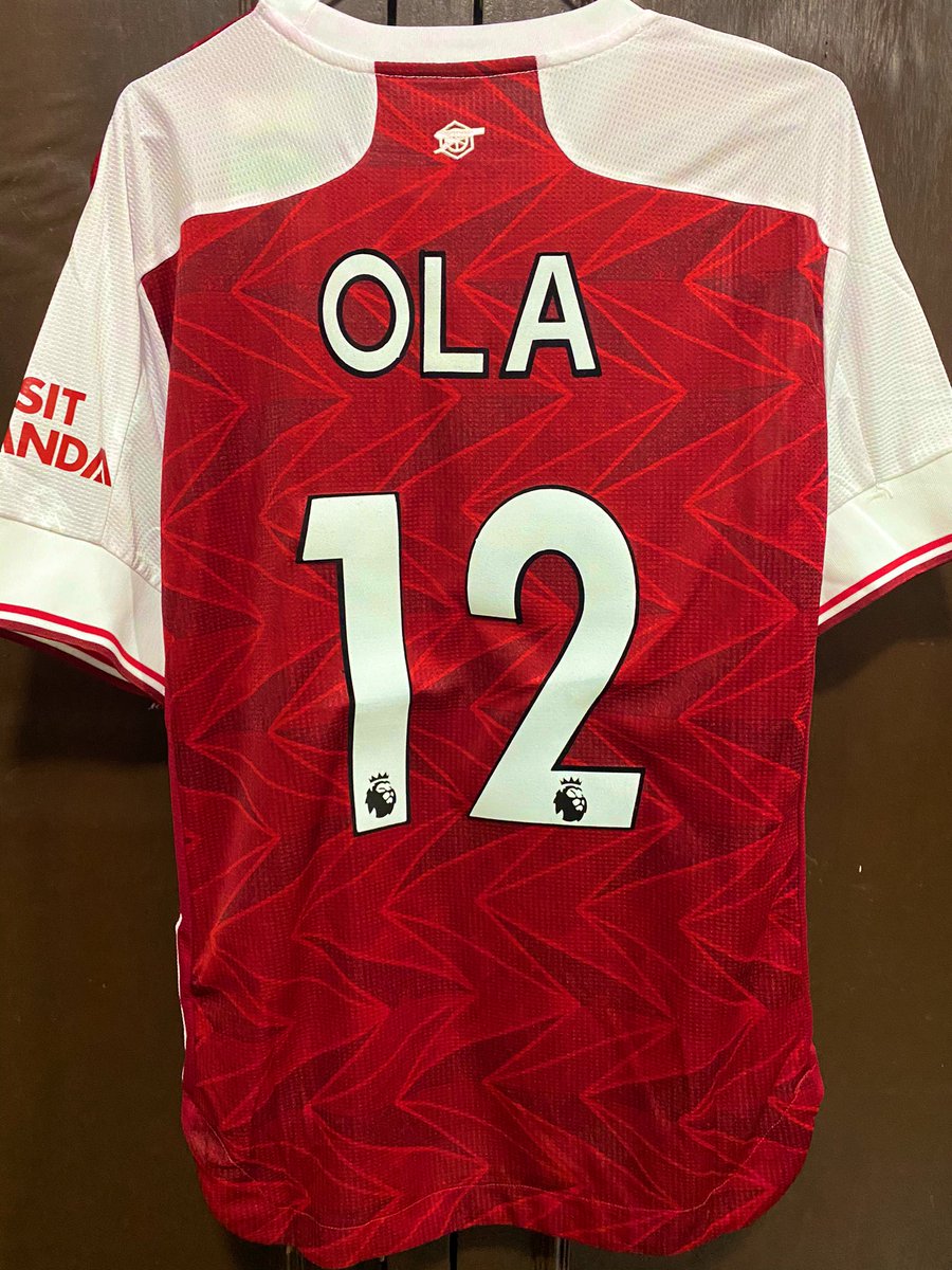 JerseyTrend's tweet photo. Player version Arsenal Kit available 
Dm to place orders https://t.co/Ja274lnAn1