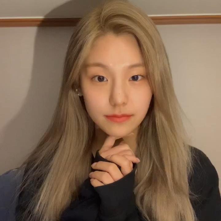 yejipic's tweet photo. pretty girl https://t.co/w6eT8xuUx3