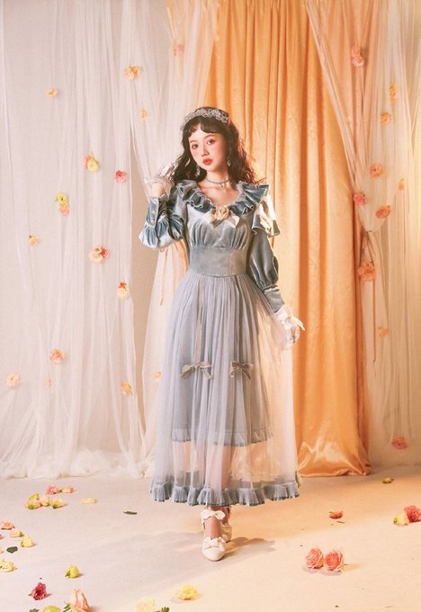 ベロアワンピースのtwitterイラスト検索結果