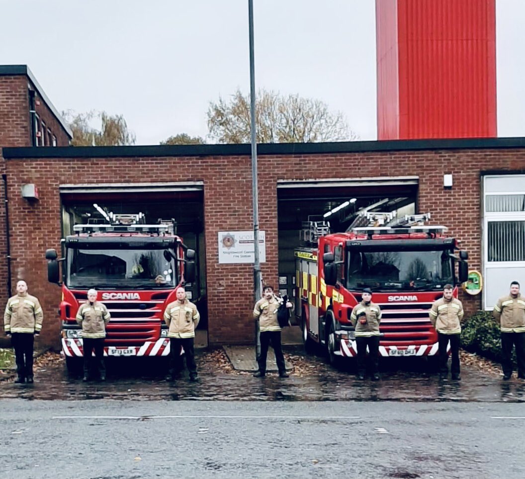 GeoBlac89's tweet photo. Doing what we do best #neverforget
#amberwatch
@FireKnightswood 
#loveyourjobandneverworkadayinyourlife
#family https://t.co/MIJTzgsWwL
