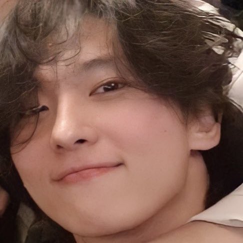 5udexx's tweet photo. 사진 찍을 때 입꼬리 꾹꾹 하는 건 누가 알려준거야😤😤 https://t.co/dcQRMiAJFe