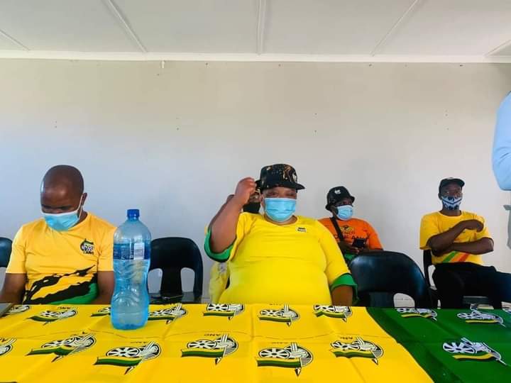 ANCECape's tweet photo. ANC Alfred Nzo RTT member  Cde Pulelo Mohale  addressing Ward 24 Siyanqoba Rally @ Ebenezer Community Hall in Mbizana, Alfred Nzo region mobilizing support for 11 November 2020 by elections
#VoteANC
@OscarMabuyane 
@LulamaNgcuka 
@TSobuthongo 
@BapsMhlaba 
@pearlido 
@onkediko1 https://t.co/gPmeHjpQmw