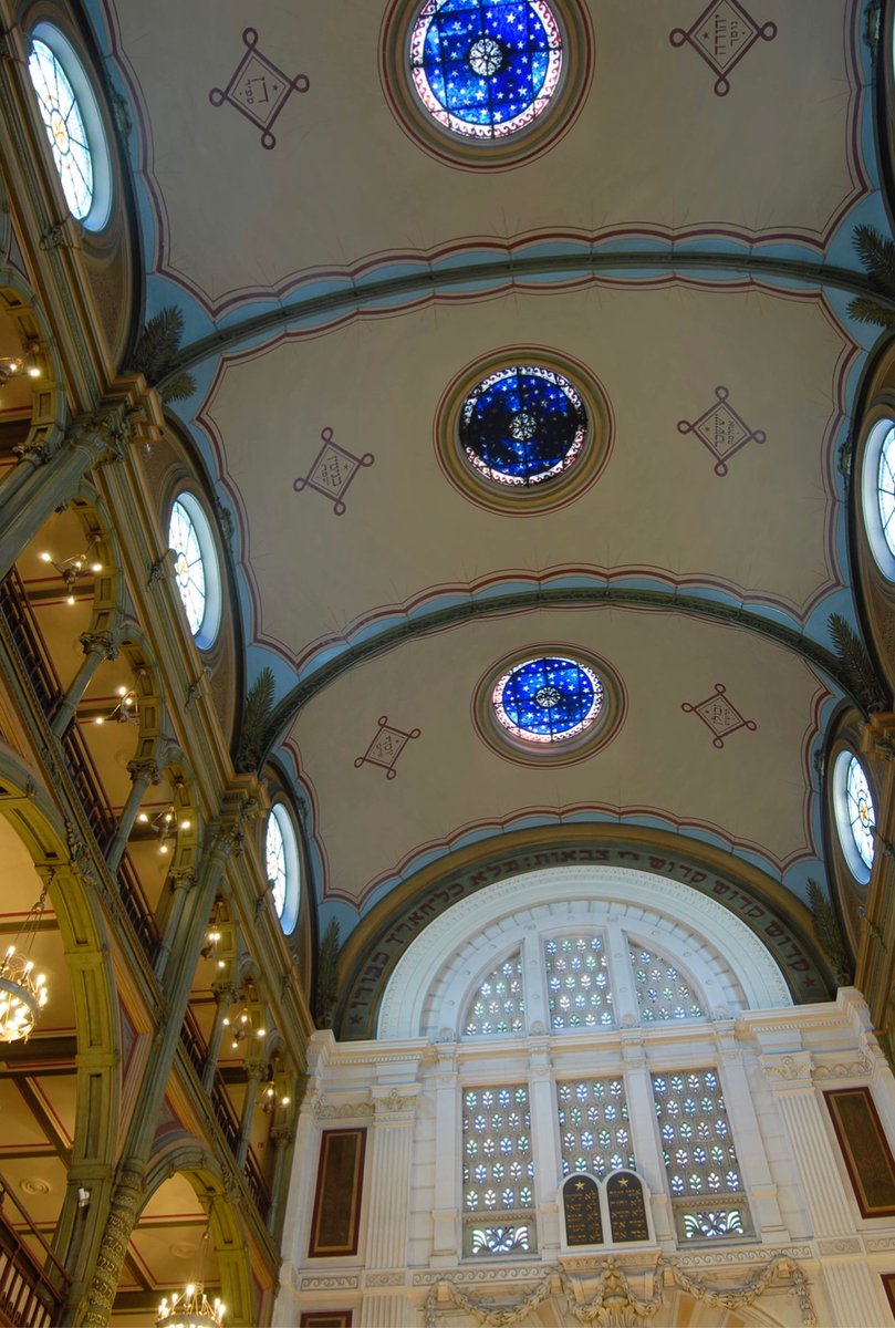 France, with the world’s 3rd largest jewish population, has a commensurate amount of places of worship that live up to the architectural standards of an art-and-architecture-loving nation. This is the Synagogue de la rue des Tournelles in Paris, with steelwork by Eiffel from 1876