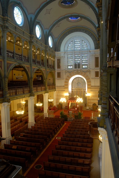 France, with the world’s 3rd largest jewish population, has a commensurate amount of places of worship that live up to the architectural standards of an art-and-architecture-loving nation. This is the Synagogue de la rue des Tournelles in Paris, with steelwork by Eiffel from 1876