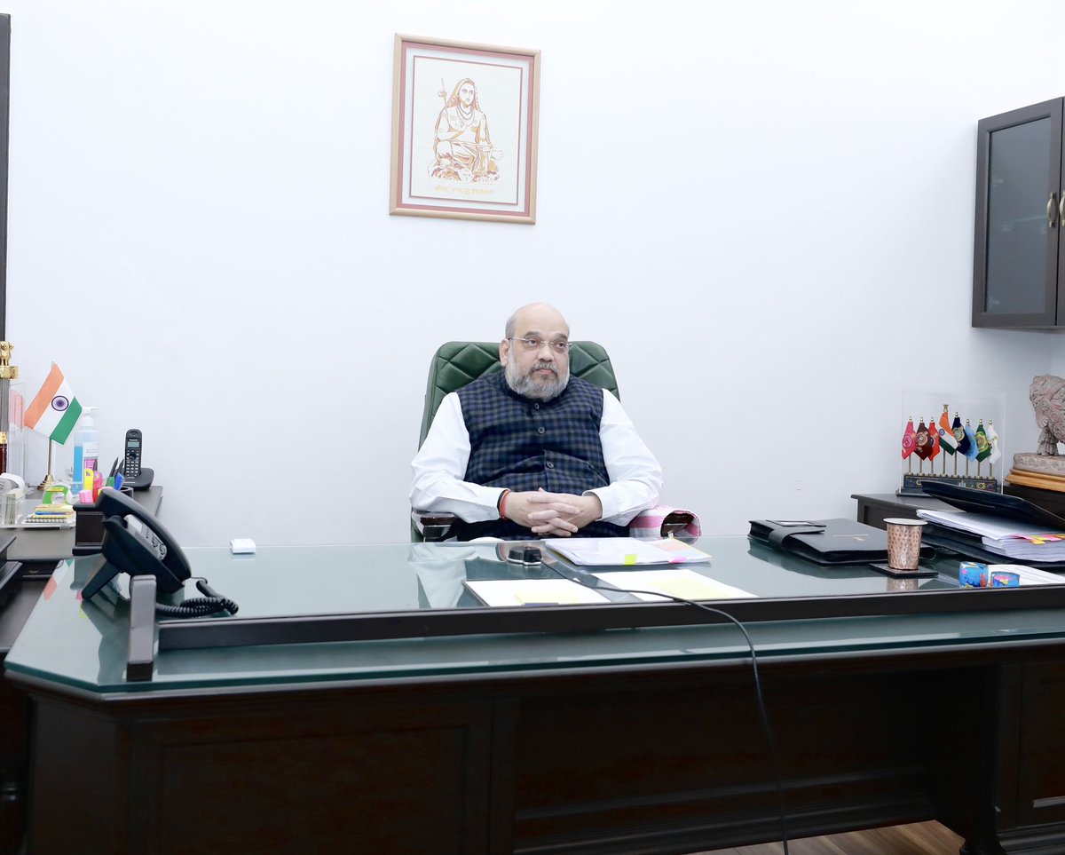 AmitShah's tweet photo. आज वीडियो कॉन्फ्रेंसिंग के माध्यम से अहमदाबाद जिले की जिला विकास समन्वय और निगरानी समिति (दिशा) की बैठक में विकास कार्यों की समीक्षा की।

मोदी जी के मार्गदर्शन में हम अहमदाबा�� जिले को देश में एक मॉडल व आदर्श जिला बनाने के लिए प्रयासरत हैं। https://t.co/F5C0Aug657