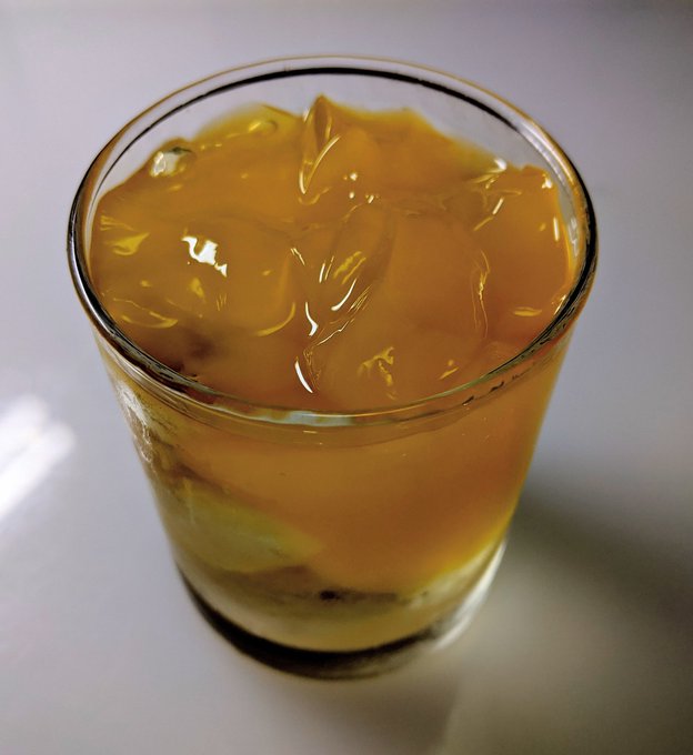 そしてウィスキーのオレンジゼリー割りというよく分からない物を作ってみる😅 