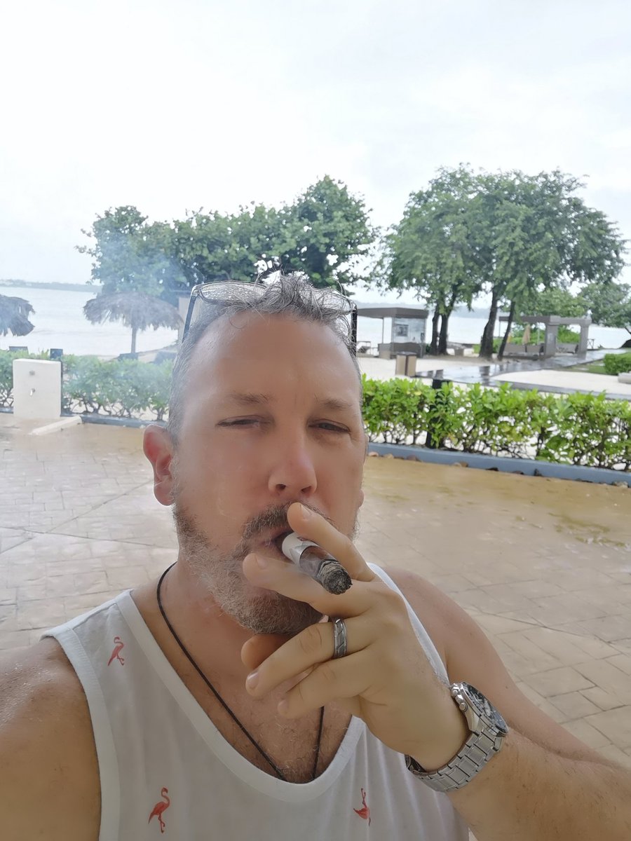 thebighurt70's tweet photo. #CigarSmokingCanadians
#alecbradley
@cold_chris https://t.co/ZWEGe15KAe