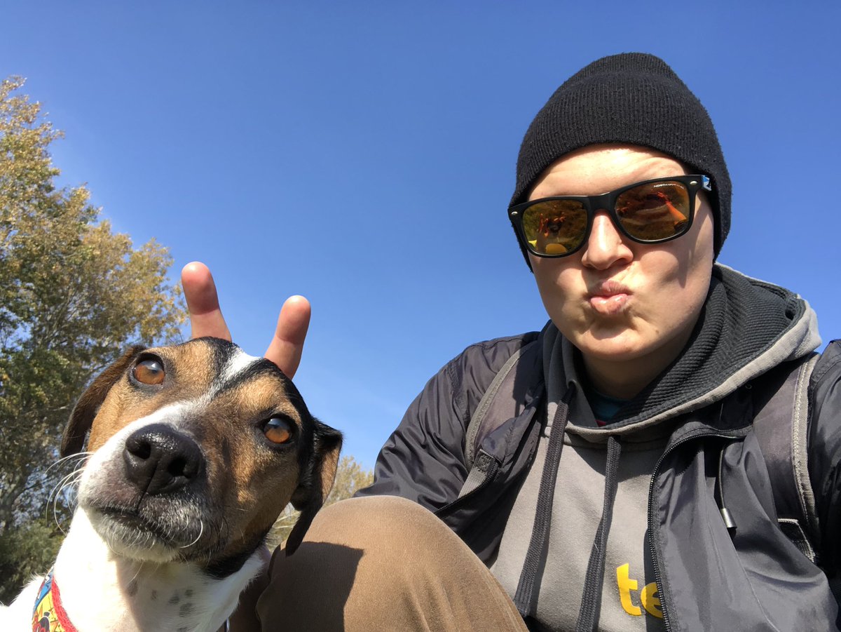 akosbor's tweet image. Ezzel a hülyével vagyok ➡️ #foxrabbit #foxalien #foxterror