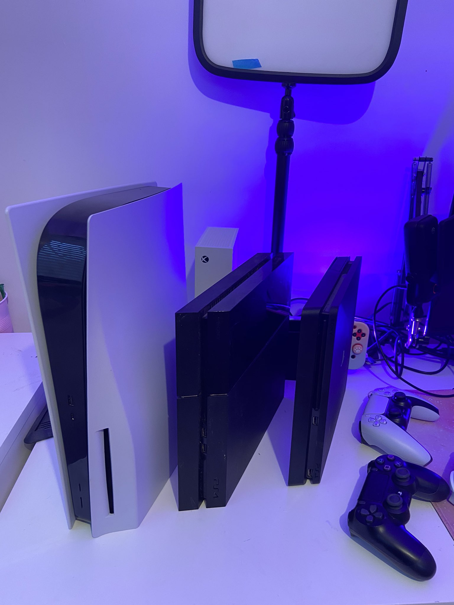 PS5 Slim vs regular size comparison