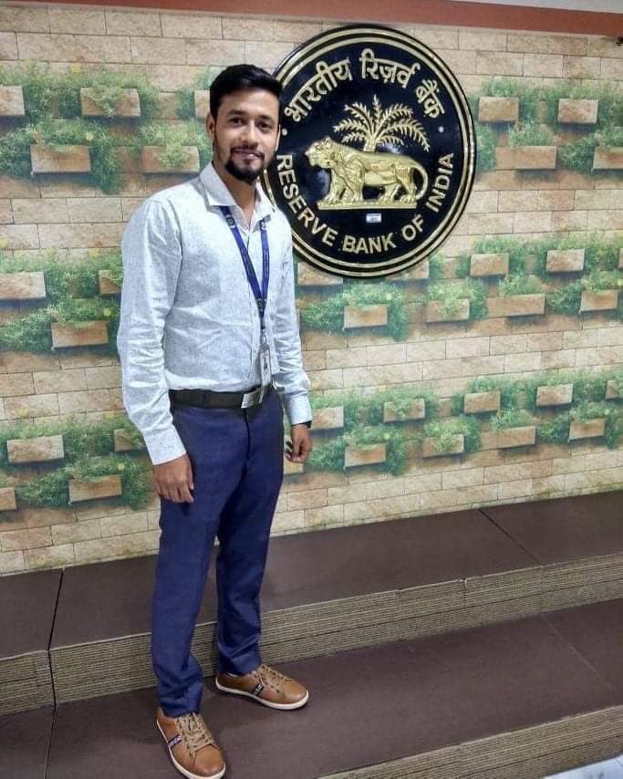 आज भारतीय रिजर्व बैंक में मुझे 7 साल मुकम्मल हुए💐💐💐 मुझे गर्व है कि मैं विश्व के श्रेष्ठ केद्रीय बैंक का हिस्सा हूँ।😍😇 मेरे रब का जितना शुक्र अदा करूँ उतना कम हैं ❤️❣️
#rbi #proud #rbiemployee😍😇😇