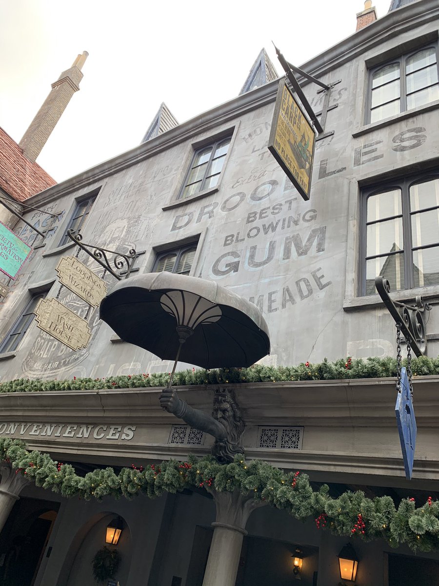 BullaFarm's tweet image. I need this over my front door. The search begins...@UniversalORL