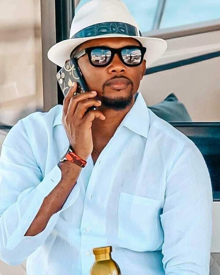 egmsamuel's tweet photo. @setoo9  a été victime ce jour d'un accident de circulation vers Barré Bakem a Nkongsamba sur la nationale numéro 05 alors qu'il rentrait d'une célébration de mariage à l'ouest du Cameroun. 
Sa voiture a été percuté par un chauffard de l'agence Real Express.
Prions pour le 9 https://t.co/ZTMAX0p5ob
