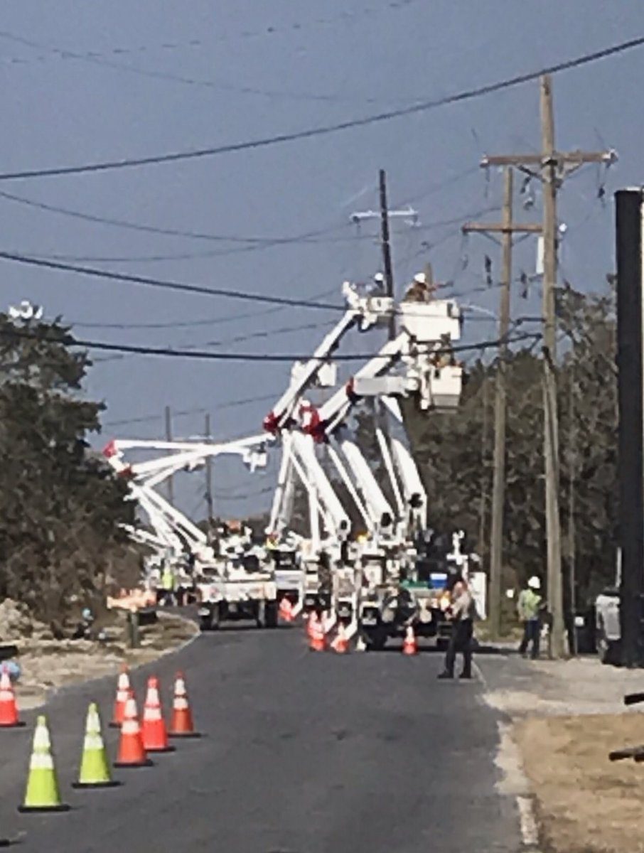 AEPOhio's tweet image. Our crews rose alongside the sun to begin the trip home from Louisiana today. They spent this week helping with the @Entergy storm response for #HurricaneZeta. Thanks go out to the amazing folks there who welcomed our crews into their community this week.

Safe travels home!