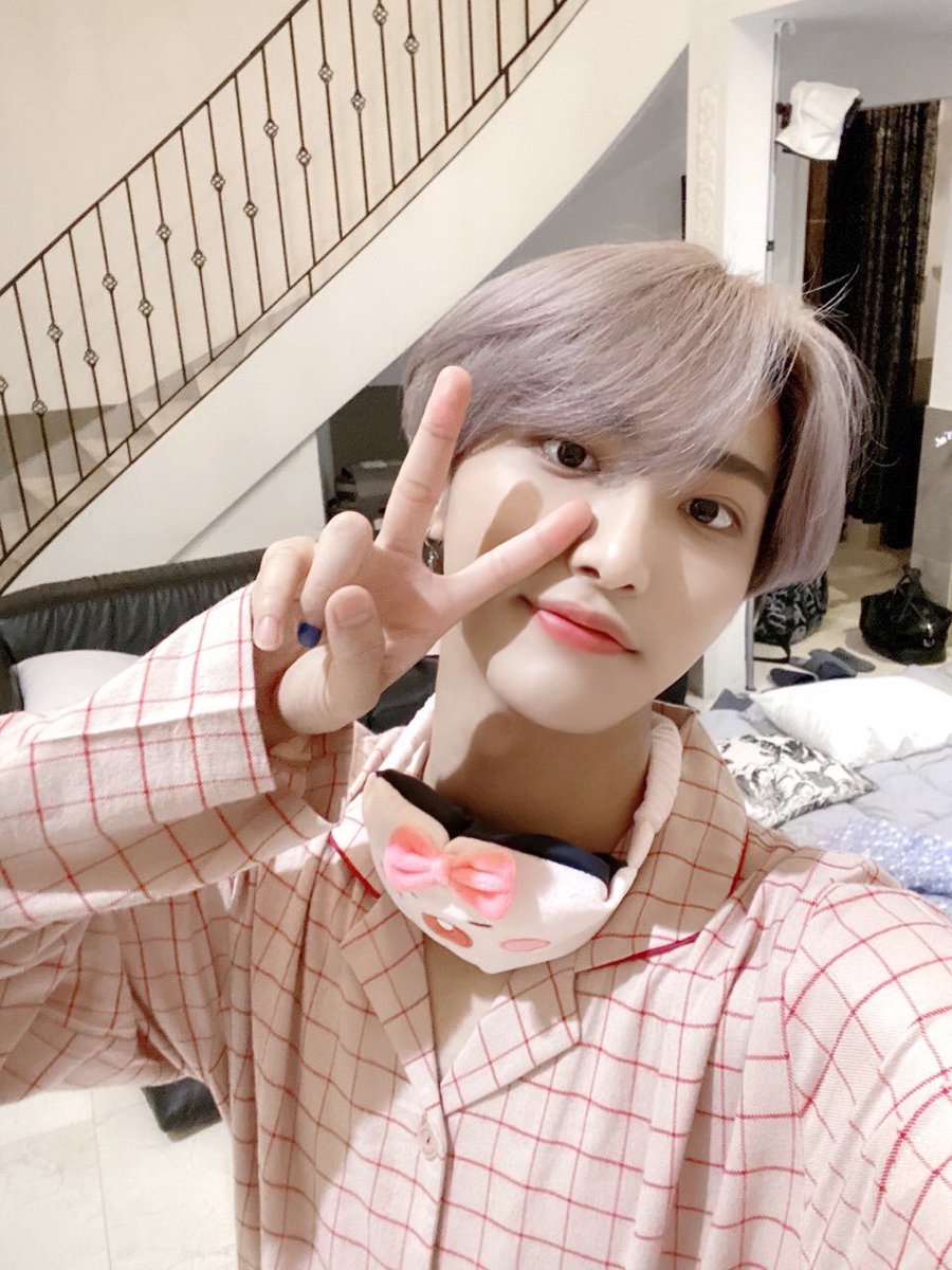 [#성화] 에이티니~내일은 월요일이에요!
어~~~뾰오옹~~~~!!!
하하하하하하핳😂😂😂😂
#ATEEZ #에이티즈