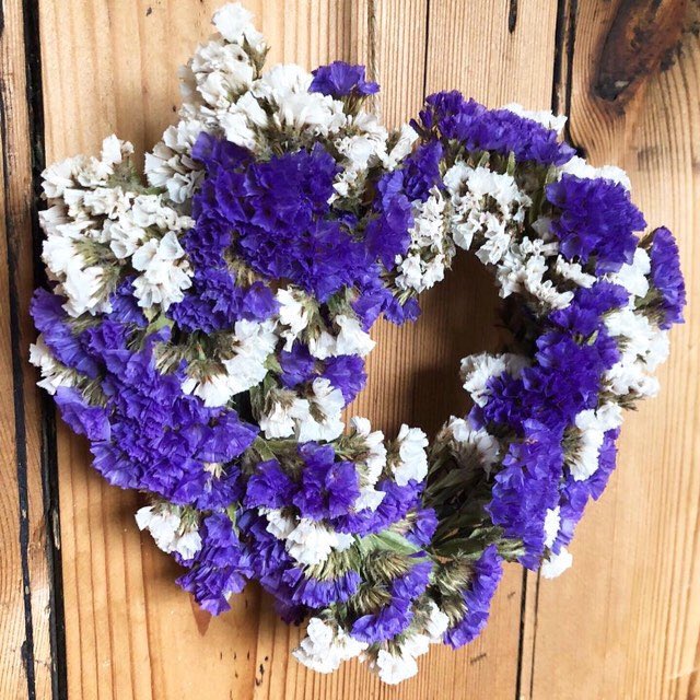 Handmade dried flower hearts using flowers grown here in Derbyshire 😊 #madeinderbyshire #britishflowers etsy.me/3lddve5