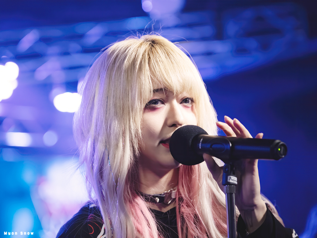 MSweet0323's tweet photo. 201107 레이드홀 레드소네트 리아

노래와 사진만으로 봤었는데 실제로 보니 노래도 너무 좋고 ... 특히 가성.. 너무 좋다
#리아 #레드소네트 #RedSonnet  #Ria https://t.co/I94BOp43qB