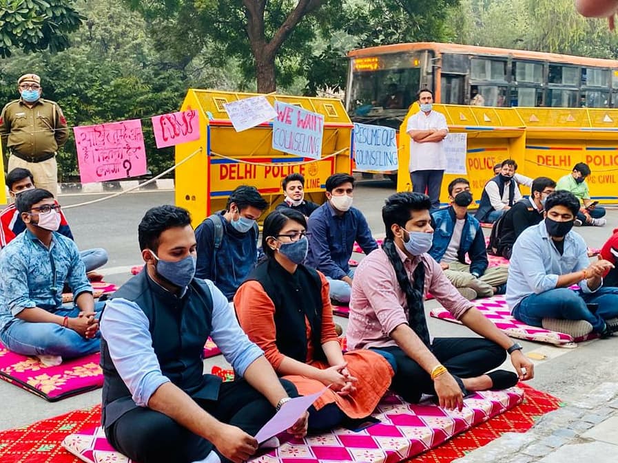 RamNiwasBisnoi_'s tweet photo. आज से दिल्ली के मुख्यमंत्री @ArvindKejriwal के खिलाफ 24 घंटे के सद्बुद्धि उपवास पर 
#savegbpec #savedelhieducation https://t.co/4Yy2YjOdON