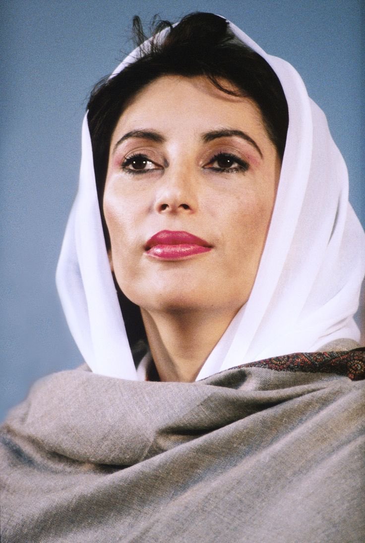 Personnes politiques :-Muhammad Ali Jinnah : a permis la création du "pays des purs" qui abrite aujourd’hui 11% des musulmans du monde (2nd)-Malala : résistante aux talibans (Prix Nobel de la paix)-Benazir Bhutto : 1ere femme appelé à gouverner un pays musulman -Imran Khan