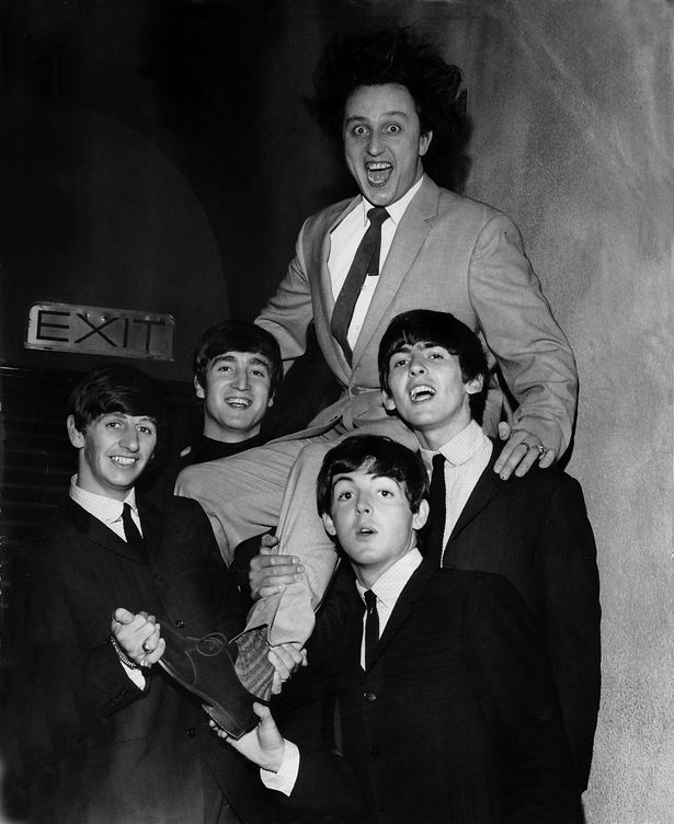 Remembering today the late English comedian & singer Sir #KenDodd OBE #BOTD in 1927 in #KnottyAsh seen here with fellow Liverpudlians 'The Beatles' #RingoStarr #JohnLennon #GeorgeHarrison and #PaulMcCartney dated 25 November 1963.