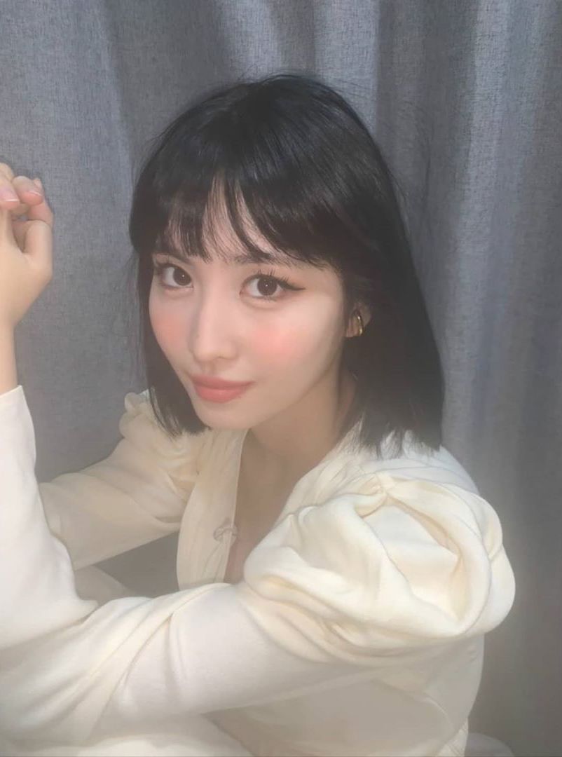 misayeon's tweet photo. Happy birthday to our dancing mochine Momo 🎂 Thank you for always doing so much to spend time with fans, holding dance classes on vlive, always doing your best no matter what it is. Thank you for existing ♥️🍑 @JYPETWICE 

#HappyMOMOday
#OurPeachMomoDay
#모모와_함께한_6번째_겨울 https://t.co/82F1TRyQ75